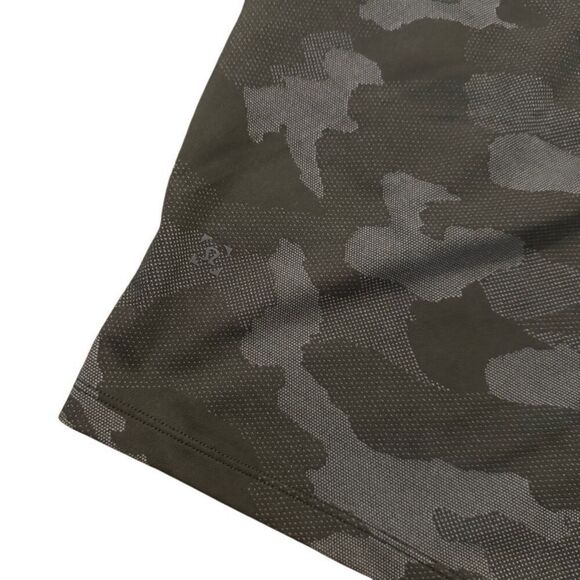 Lululemon green camo shorts size medium - Picture 3 of 4